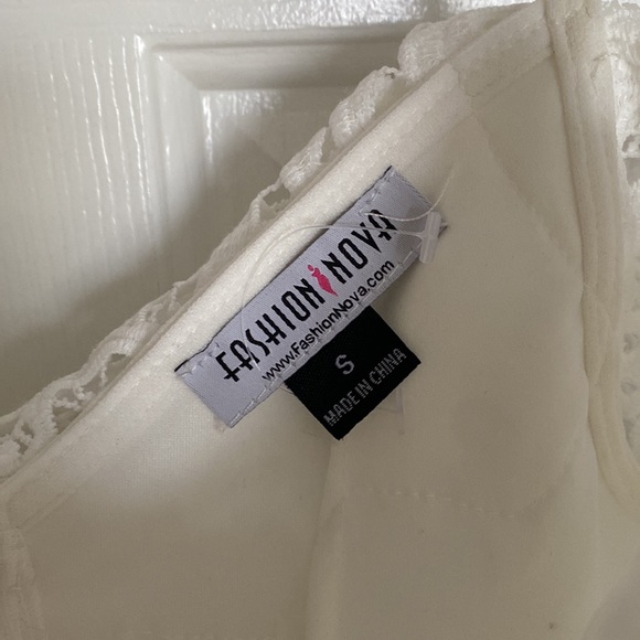 White lace accent bodysuit. - Picture 4 of 4